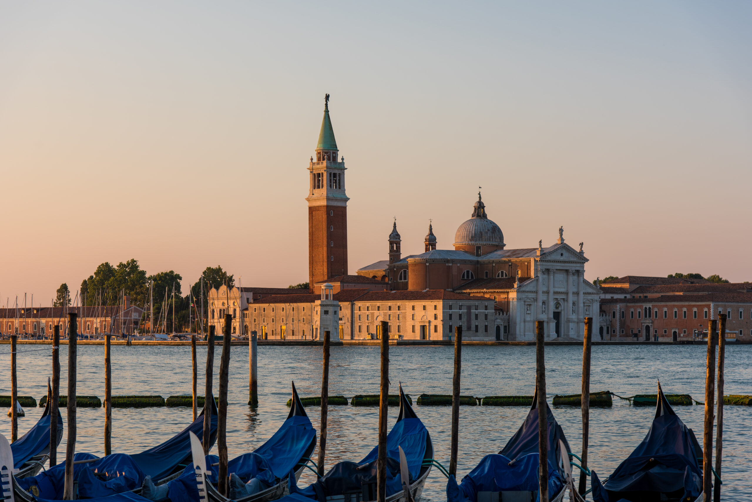 Los Mejores Destinos para Viajar en Septiembre: Descubre Dónde Ir Este Mes 1 Iglesia de San Giorgio Maggiore en Venecia Italia